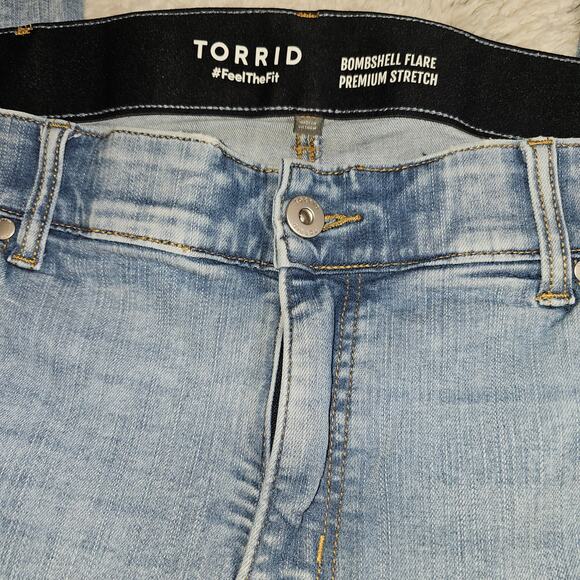 Torrid Bombshell Flair Premium Stretch Light Wash Jeans Size  Size 26S - Picture 3 of 9
